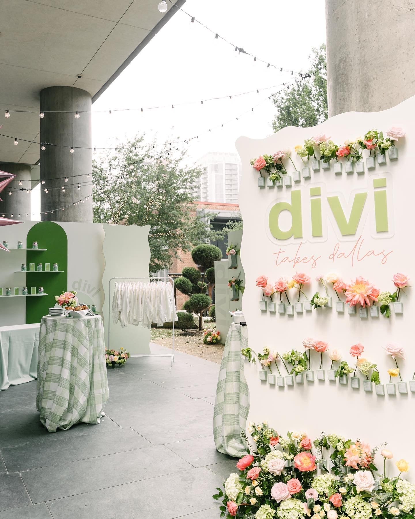 Glo Party+ Co specializes in styling backdrops for any event. From birthdays, showers, corporate events to weddings. We can customize beautiful backdrops to be the spotlight at your event. We truly have a passion for making our clients visions come to life.
